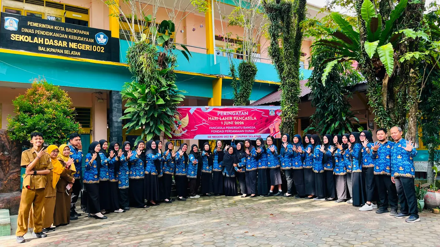 Dokumentasi prestasi sekolah bersama peserta didik